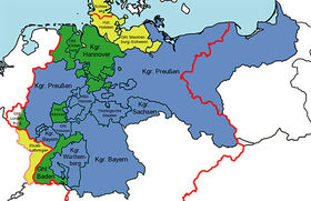 Der Deutsche Zollverein 1834–1919:
blau = zum Zeitpunkt der Gründung;
grün = Erweiterungen bis 1866;
gelb = Erweiterungen nach 1866;
rot = Grenzen des Deutschen Bundes 1828;
rosa = Relevante Veränderungen nach 1834