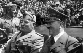 Der italienische Diktator Benito Mussolini wies eine ganz ähnliche familien Geschichte auf, wie der heutige russische Präsident Putin. Die einzige Parallele? 