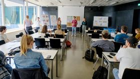 Der Student Care, von Studierenden der ZU organisiert, bei der Abschlussveranstaltung der Ersthelferausbildung für psychische Gesundheit.